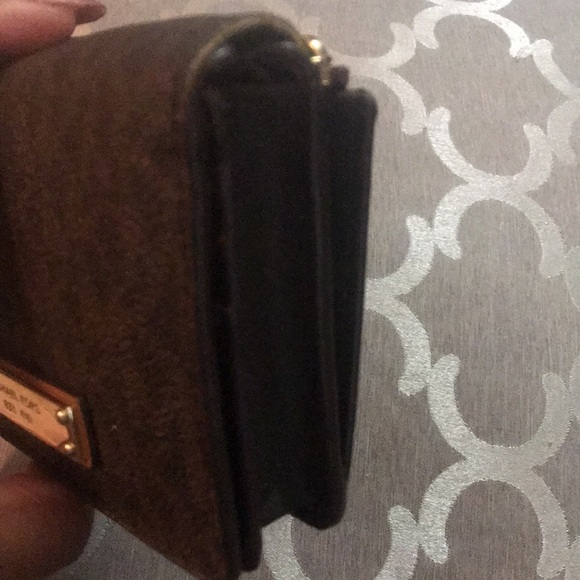 Michael Kors signature bifold wallet - Picture 3 of 17